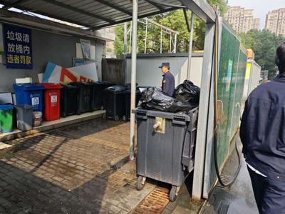 越城區持續推進商貿綜合體垃圾分類執法檢查，優化城市生活垃圾管理服務